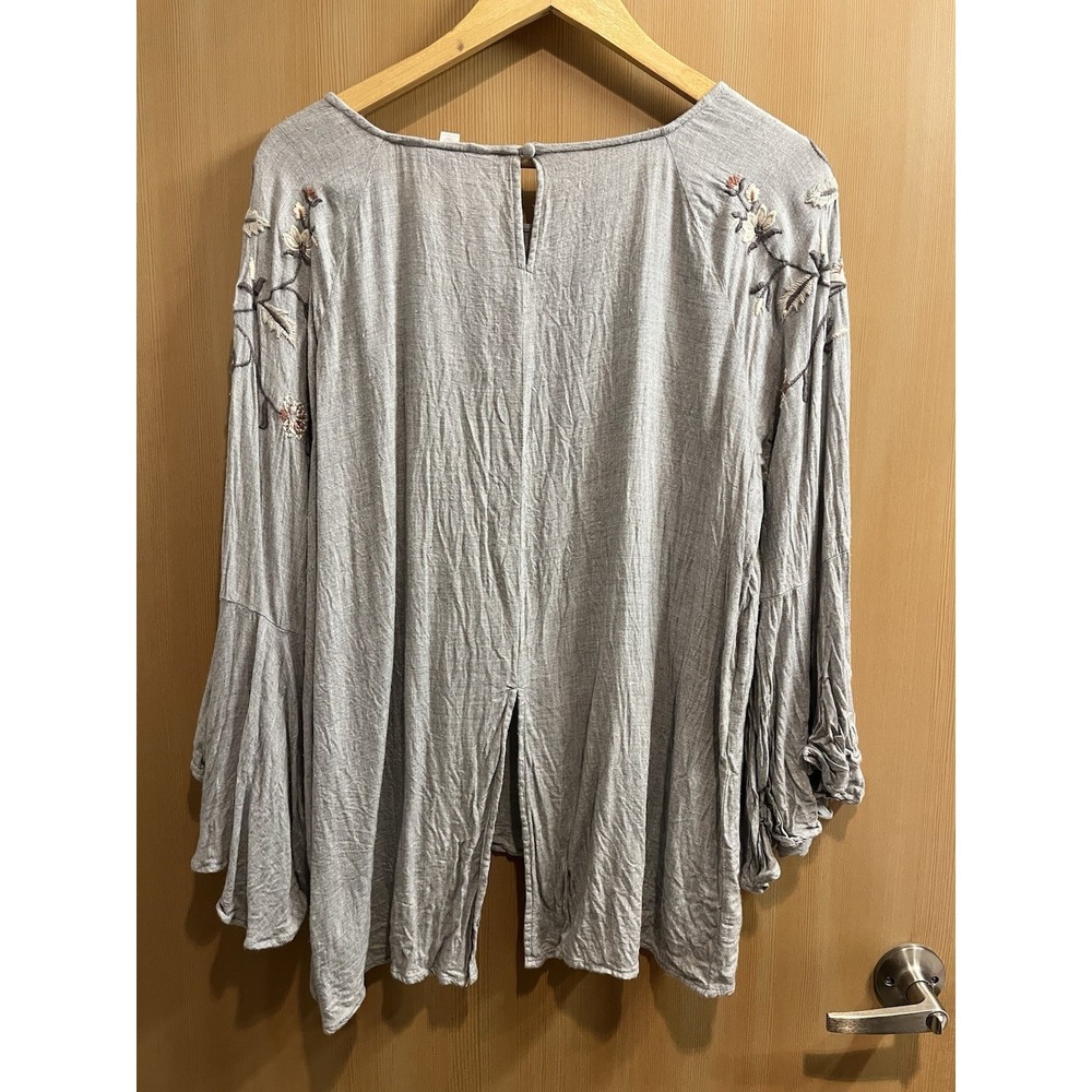 Lauren Conrad Grey Boho Blouse Sz XXL Flare Sleeve Floral Embroidered Casual Top - Picture 2 of 9